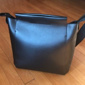 Everlane form bag